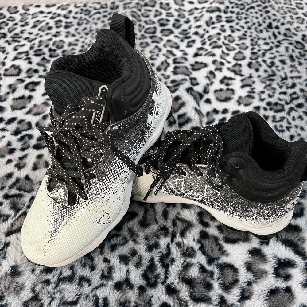 Kids football cleats